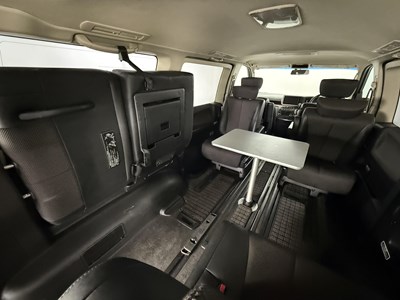 Lot 38 - 2005 Nissan Elgrand 4x4
