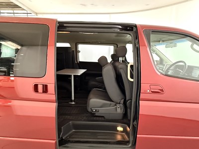 Lot 38 - 2005 Nissan Elgrand 4x4