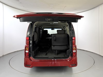 Lot 38 - 2005 Nissan Elgrand 4x4