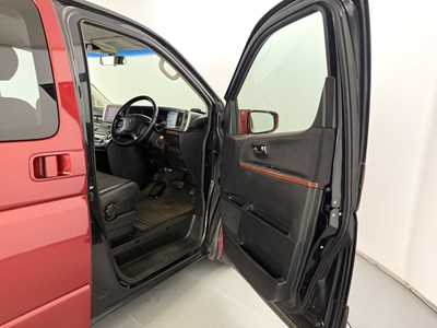 Lot 38 - 2005 Nissan Elgrand 4x4