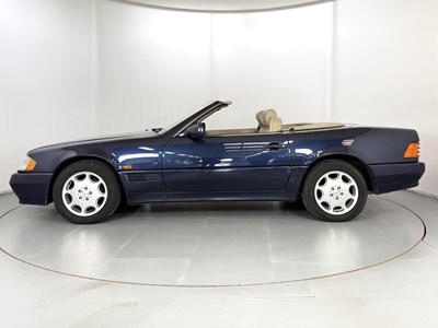 Lot 15 - 1995 Mercedes-Benz SL280