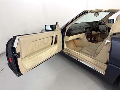 Lot 15 - 1995 Mercedes-Benz SL280