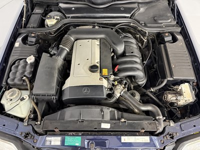 Lot 15 - 1995 Mercedes-Benz SL280