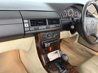 Lot 15 - 1995 Mercedes-Benz SL280