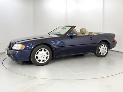 Lot 15 - 1995 Mercedes-Benz SL280