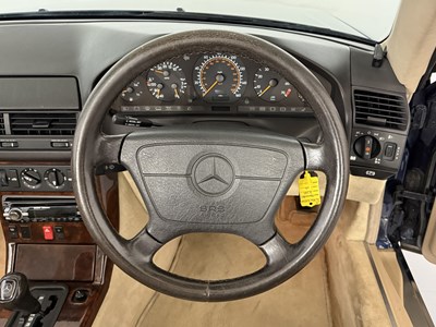 Lot 15 - 1995 Mercedes-Benz SL280