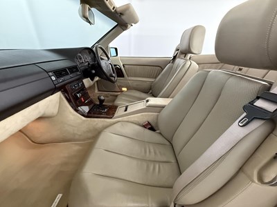 Lot 15 - 1995 Mercedes-Benz SL280