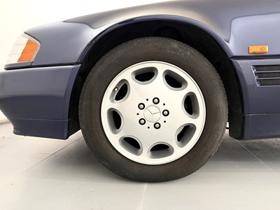 Lot 15 - 1995 Mercedes-Benz SL280