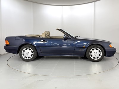 Lot 15 - 1995 Mercedes-Benz SL280