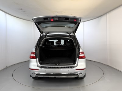 Lot 2013 Mercedes-Benz ML350 AMG Sport