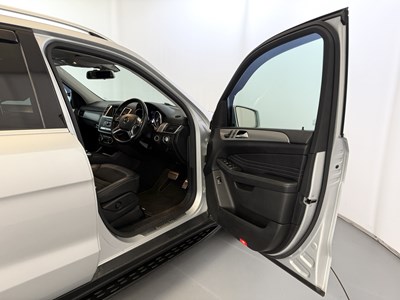 Lot 2013 Mercedes-Benz ML350 AMG Sport