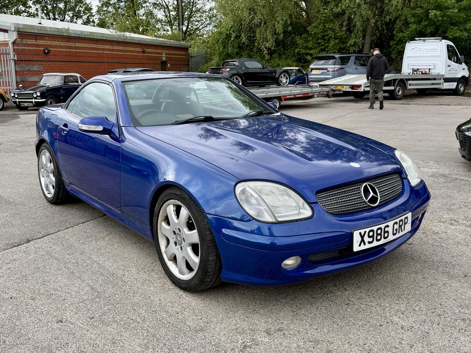 Lot 2000 Mercedes-Benz SLK230 - NO RESERVE