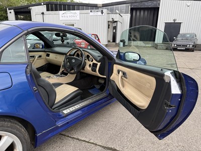 Lot 2000 Mercedes-Benz SLK230 - NO RESERVE