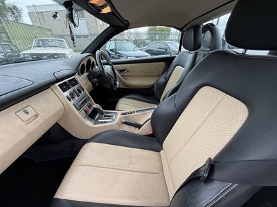 Lot 2000 Mercedes-Benz SLK230 - NO RESERVE