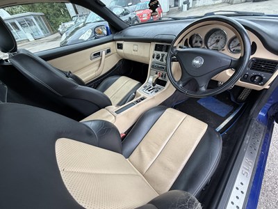 Lot 2000 Mercedes-Benz SLK230 - NO RESERVE