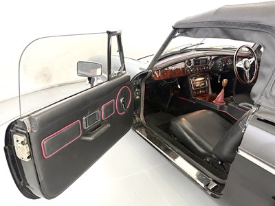 Lot 23 - 1973 MG B Roadster