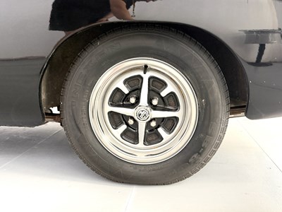 Lot 23 - 1973 MG B Roadster