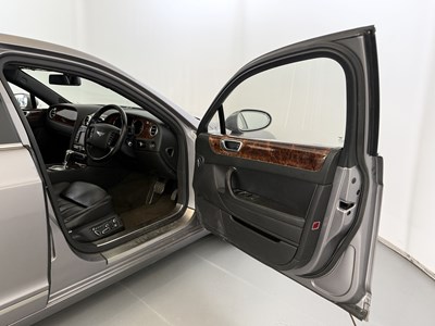 Lot 2005 Bentley Continental Flying Spur