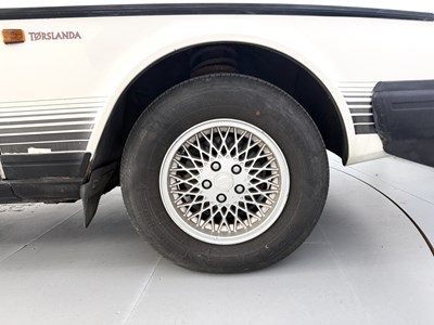 Lot 21 - 1993 Volvo 240 Torslanda