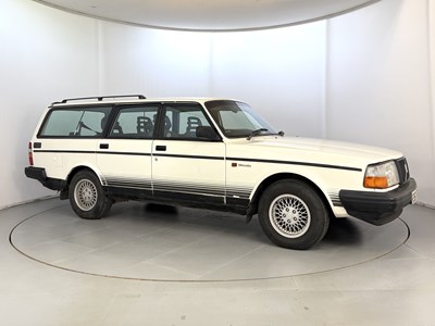 Lot 21 - 1993 Volvo 240 Torslanda