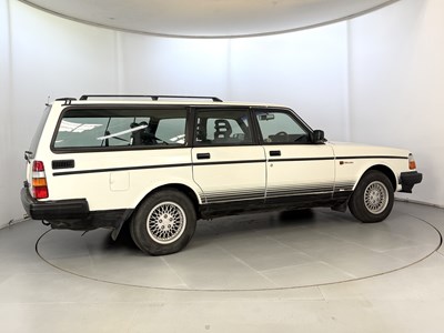 Lot 21 - 1993 Volvo 240 Torslanda