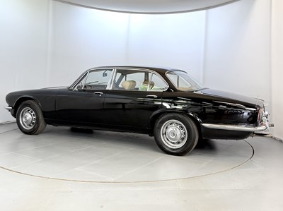 Lot 22 - 1976 Daimler Sovereign 4.2 LWB