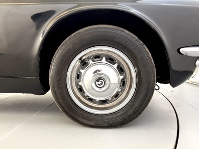 Lot 22 - 1976 Daimler Sovereign 4.2 LWB