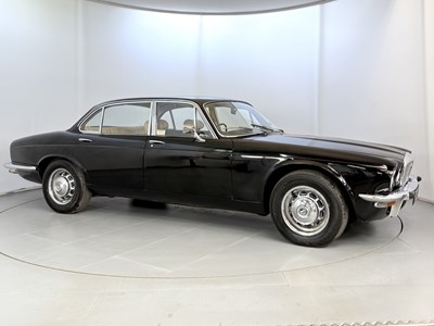 Lot 22 - 1976 Daimler Sovereign 4.2 LWB