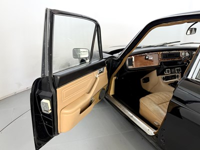 Lot 22 - 1976 Daimler Sovereign 4.2 LWB