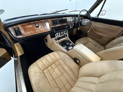 Lot 22 - 1976 Daimler Sovereign 4.2 LWB