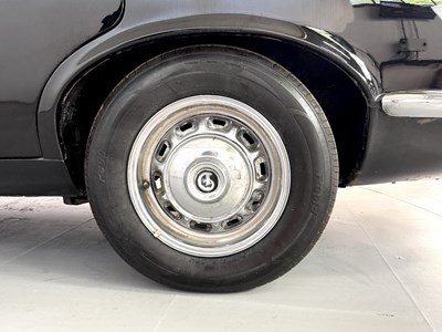 Lot 22 - 1976 Daimler Sovereign 4.2 LWB