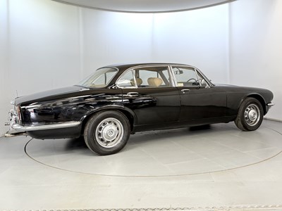Lot 22 - 1976 Daimler Sovereign 4.2 LWB