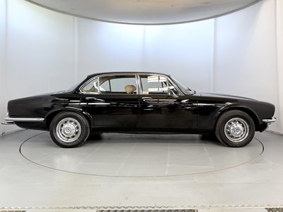 Lot 22 - 1976 Daimler Sovereign 4.2 LWB