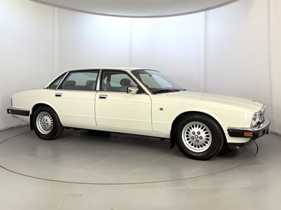 Lot 7 - 1992 Jaguar XJ6