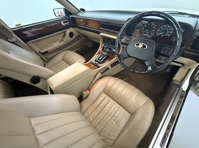 Lot 7 - 1992 Jaguar XJ6