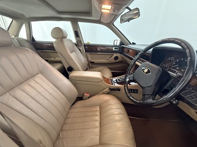 Lot 7 - 1992 Jaguar XJ6