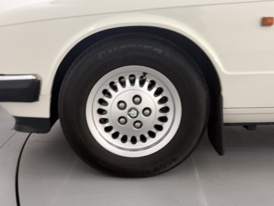 Lot 7 - 1992 Jaguar XJ6