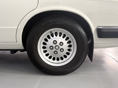 Lot 7 - 1992 Jaguar XJ6