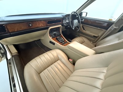 Lot 7 - 1992 Jaguar XJ6