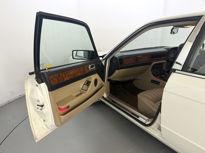 Lot 7 - 1992 Jaguar XJ6