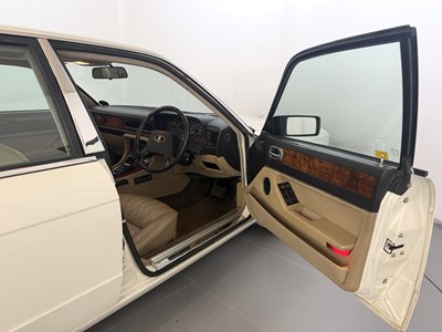 Lot 7 - 1992 Jaguar XJ6