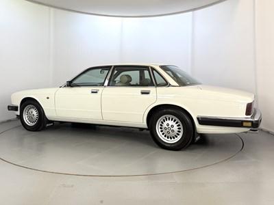 Lot 7 - 1992 Jaguar XJ6