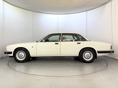 Lot 7 - 1992 Jaguar XJ6