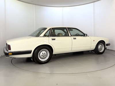 Lot 7 - 1992 Jaguar XJ6