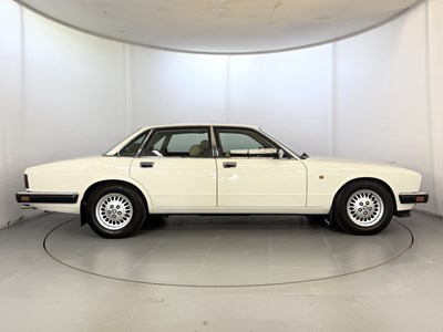 Lot 7 - 1992 Jaguar XJ6