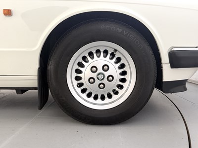 Lot 7 - 1992 Jaguar XJ6