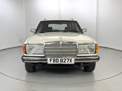 Lot 62 - 1982 Mercedes-Benz 200T