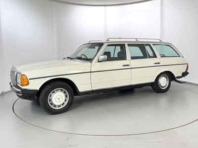 Lot 62 - 1982 Mercedes-Benz 200T