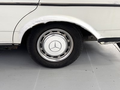 Lot 62 - 1982 Mercedes-Benz 200T