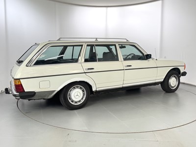 Lot 62 - 1982 Mercedes-Benz 200T